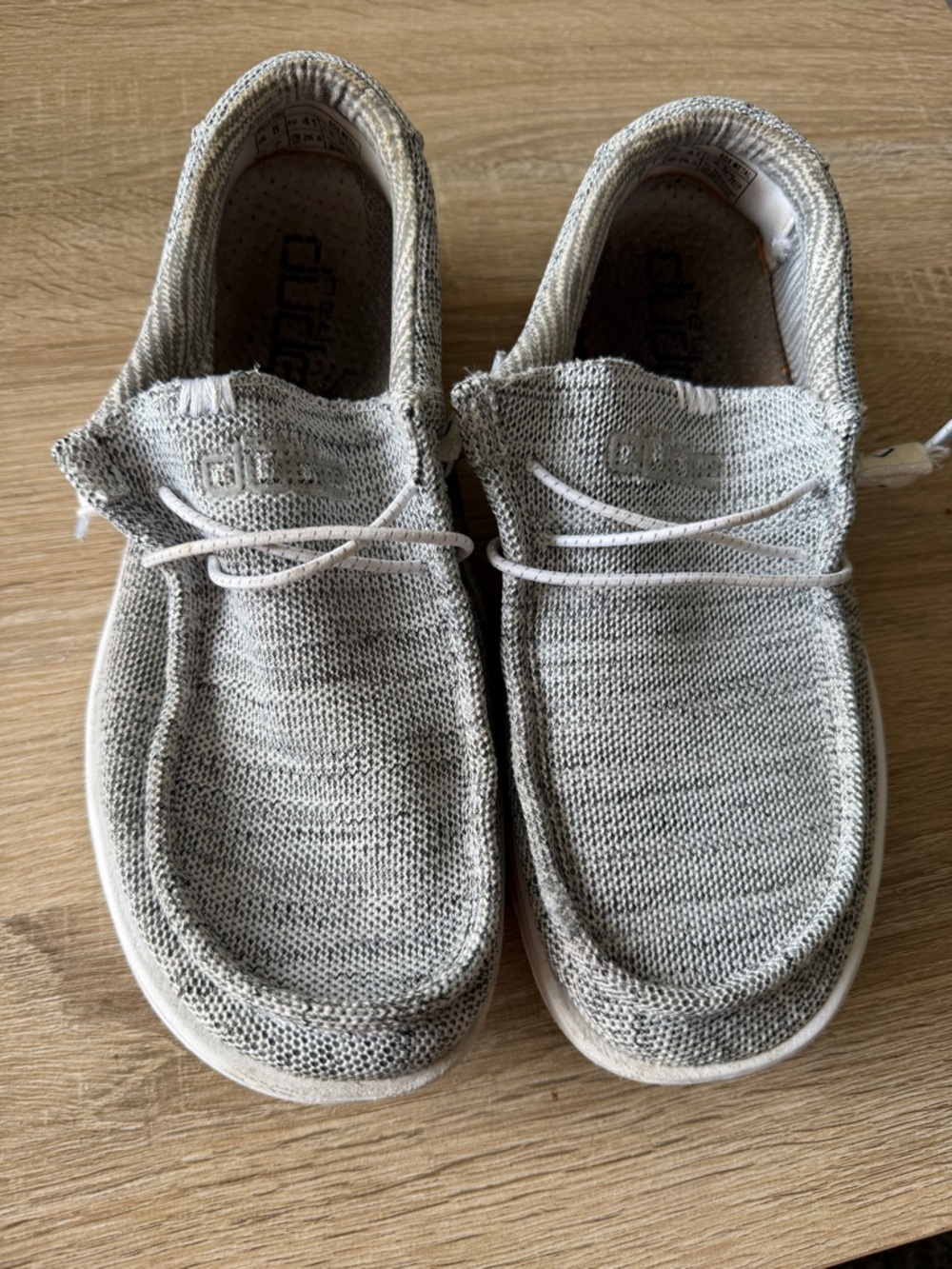 Casual Knit Hey Dude Men’s Shoes Size 8 in Light Gray